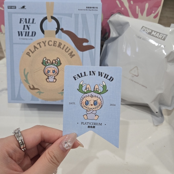 POP MART: Labubu fall in the wild bucket hat bag : Platycerium | Beige - Picture 4 of 4
